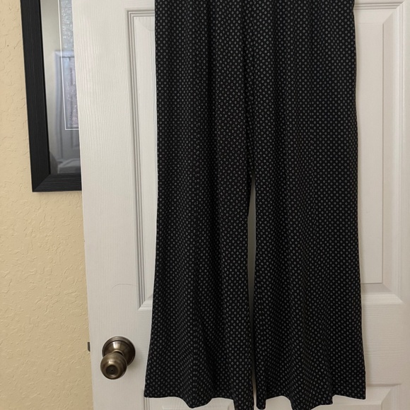 Robert Louis - Black with white design soft flow slacks - Picture 3 of 3